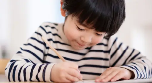 勉強している生徒